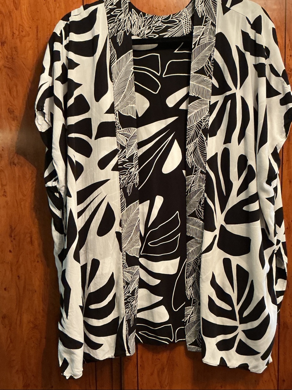Chico's Black & White Reversible Tropical Leaf Open-Front Tunic